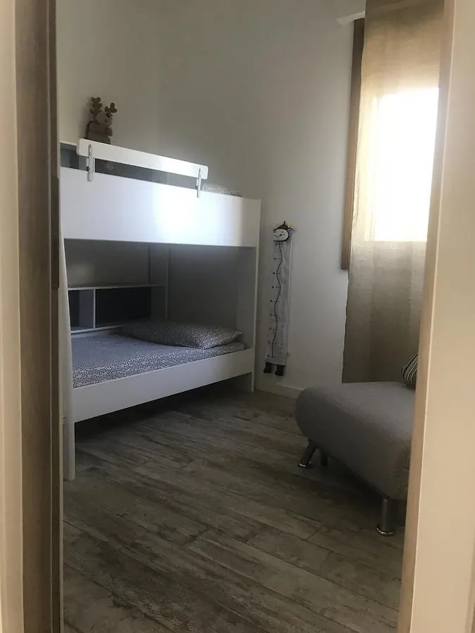 הוילה לידו די ג'סולו Casa Pineta איטליה